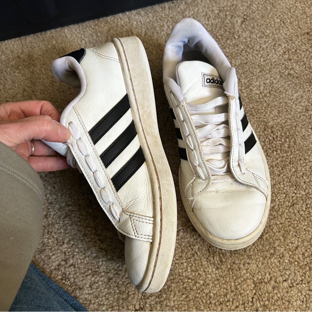 Adidas Women’s Classic Black & White Sneakers Size 7 - Picture 4 of 9